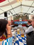 Zuhörer verfolgen gespannt die Ausführungen
